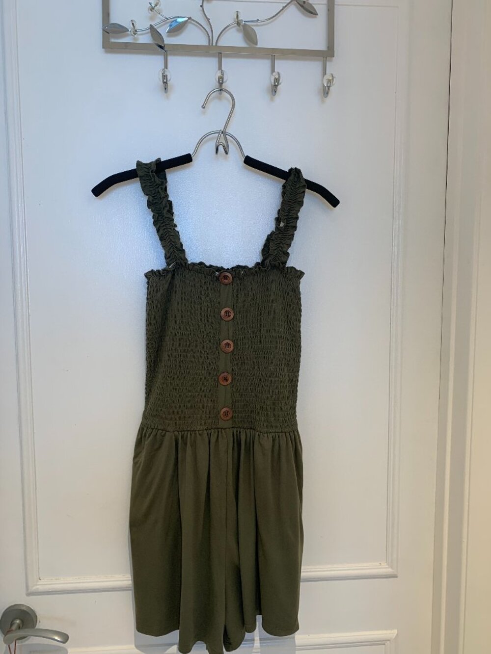 Vine and Vally Olive Romper Shorts Pockets Size L-New With Tags